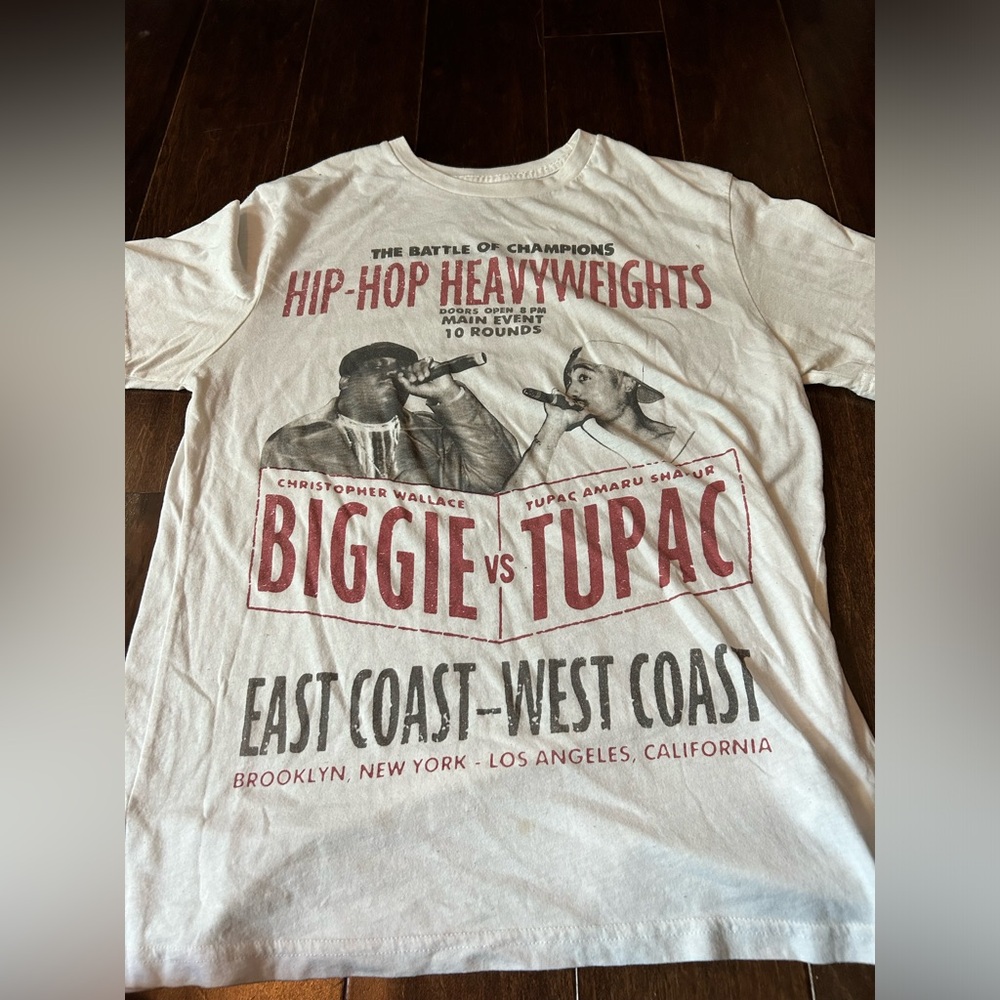 21 MEN RAPTEES BIGGIE VS TUPAC “THE BATTLE OF CHAMPION HIP HOP T-SHIRT”